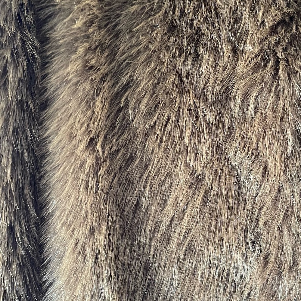 Flygo Fashion Women's Fluffy Faux Fur Coat - Picture 9 of 12